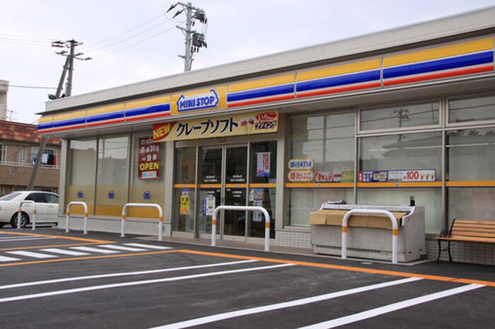 ミニストップ仙台八木山緑町店(コンビニ)まで550m ルミエールⅡ