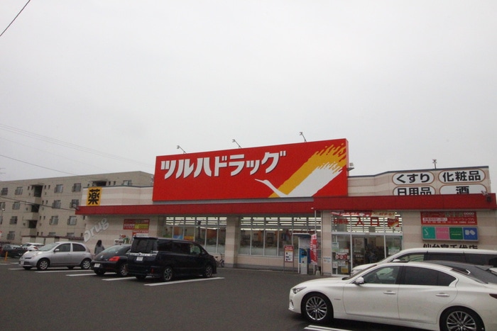 ツルハドラッグ仙台宮千代店(ドラッグストア)まで450m ファミ－ル萩野町