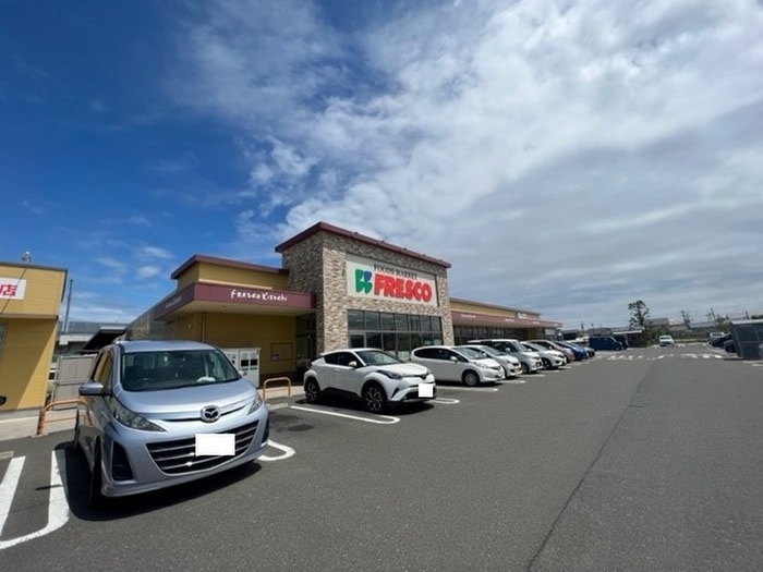 フレスコキクチ山下駅前店(スーパー)まで500m コンフォートⅣ
