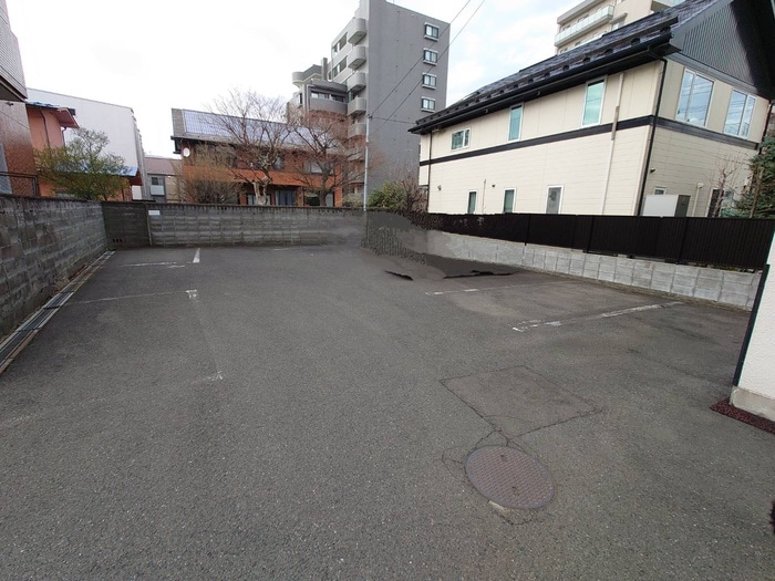 駐車場 ピ－スフル石川