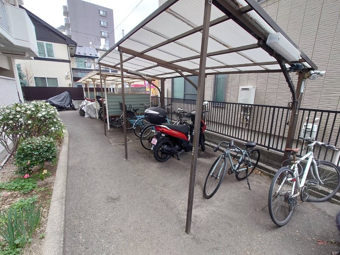 駐輪場 ピ－スフル石川
