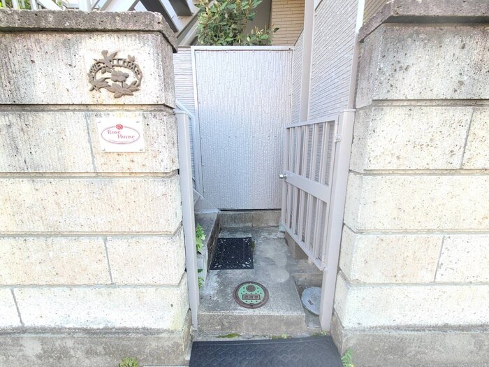 エントランス部分 Rose House