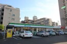 ファミリーマート 泉中央駅前店(コンビニ)まで600m プレッサ泉中央