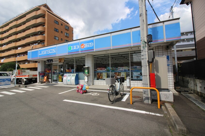 ローソン小田原3丁目店(コンビニ)まで585m レジデンストモ