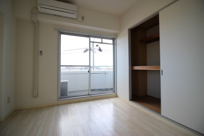 居室 ロイヤルヒルズ柳生２