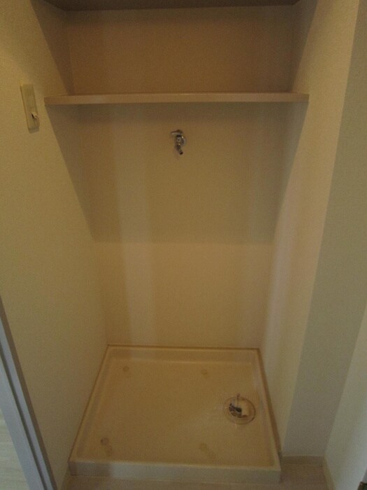 洗濯機置場 ロイヤルヒルズ柳生２