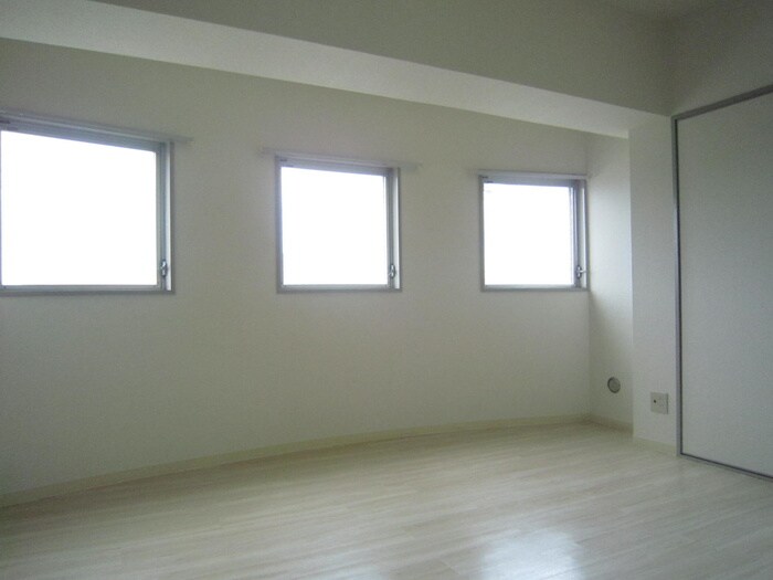 居室 ロイヤルヒルズ柳生２