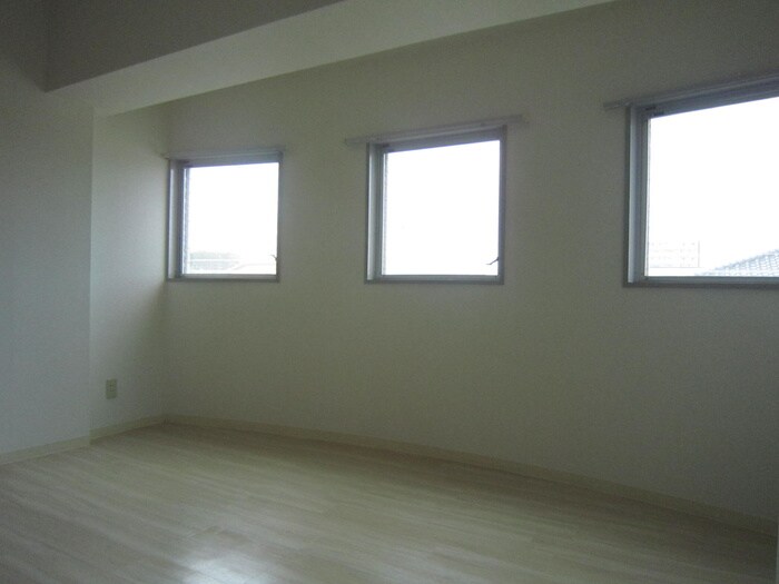 居室 ロイヤルヒルズ柳生２