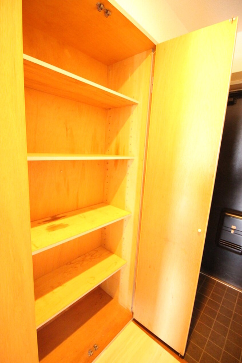 収納 ロイヤルヒルズ柳生２