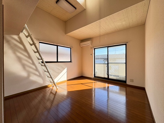 居室 ノ－ブルカ－サ稲船