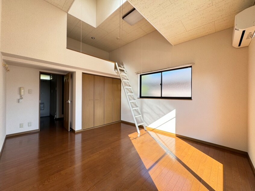 居室 ノ－ブルカ－サ稲船