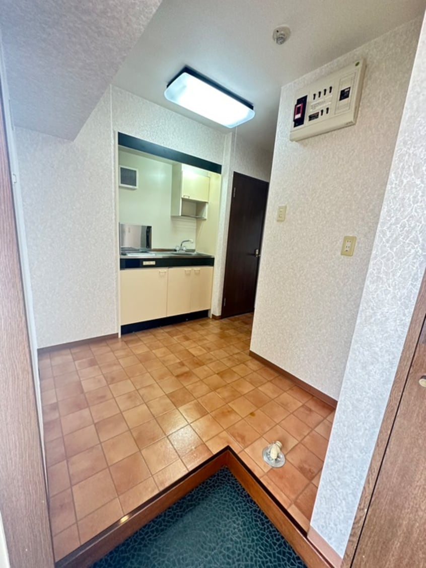 玄関 ロイヤルアネックス連坊