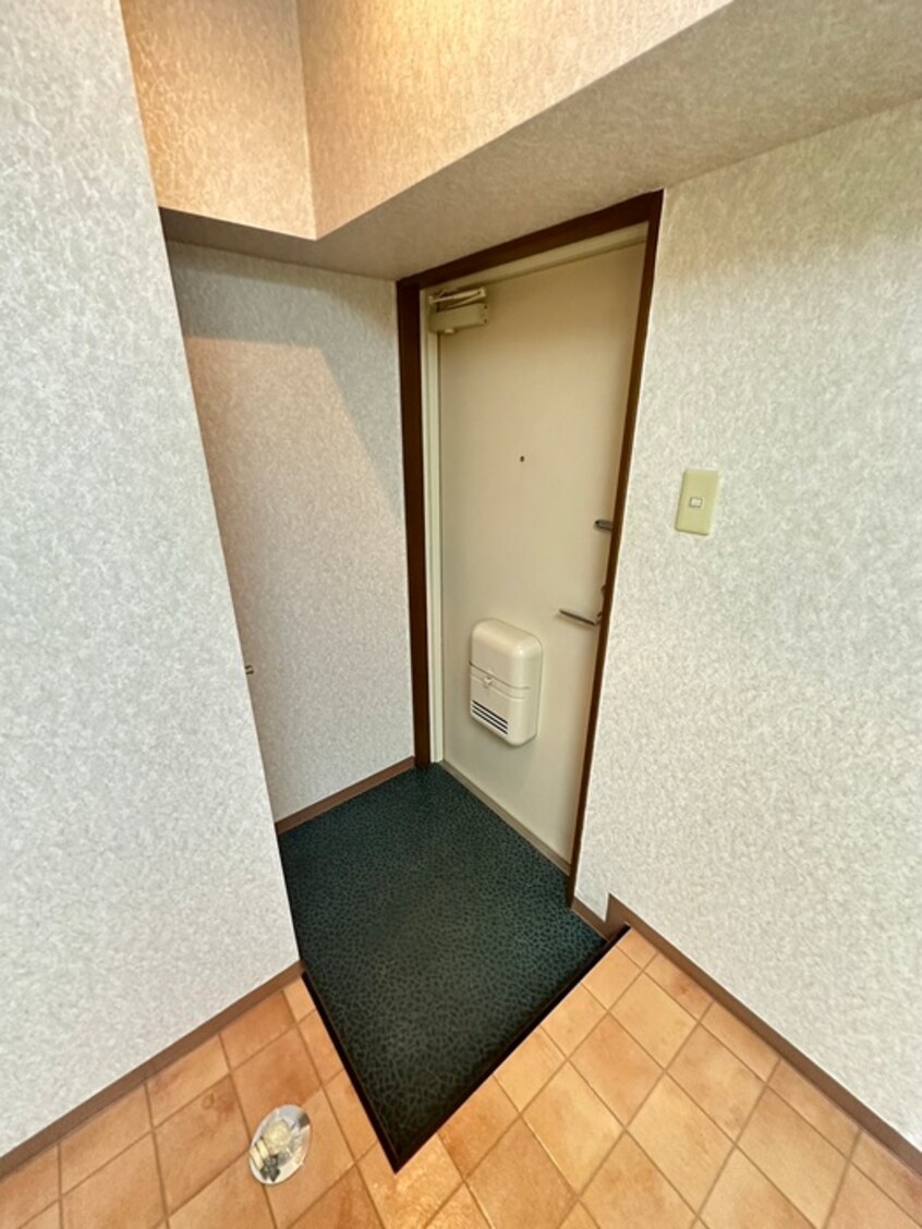 玄関 ロイヤルアネックス連坊