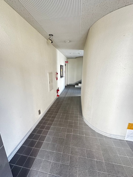 エントランス部分 名取ビル富弥