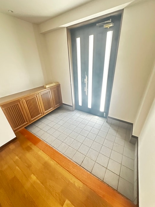 玄関 名取ビル富弥