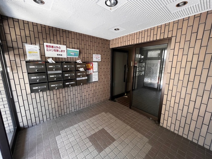 エントランス部分 ロイヤルヒルズ台原Ⅰ