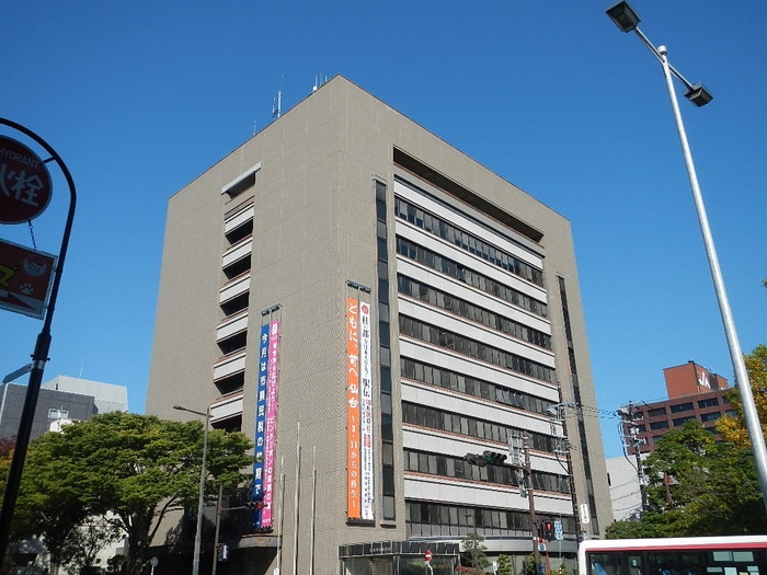 青葉区役所(役所)まで350m ベルフィオ－レ二日町