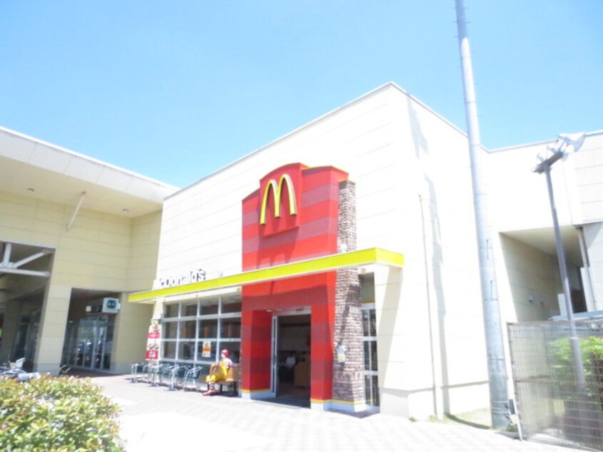 マクドナルド 新田東ヨークタウン店(ファストフード)まで750m サンヴァ－リオ新田駅前Ⅵ