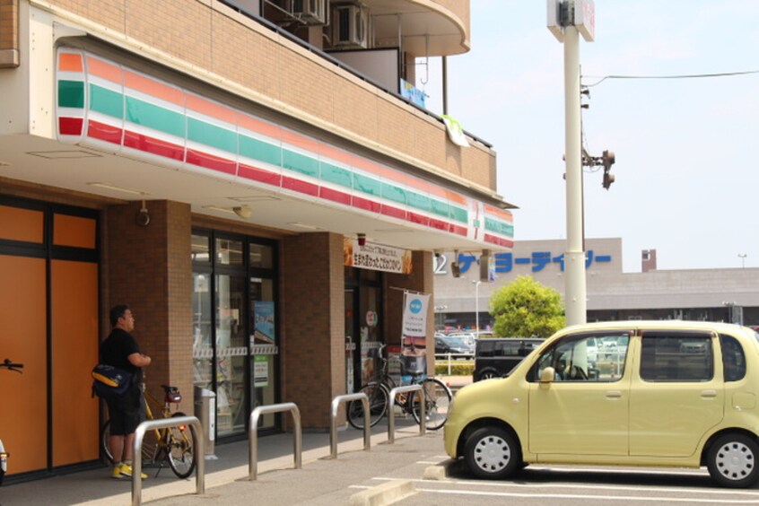 セブンイレブン小鶴新田駅前店(コンビニ)まで460m ハバ－ドリ－ム六番館