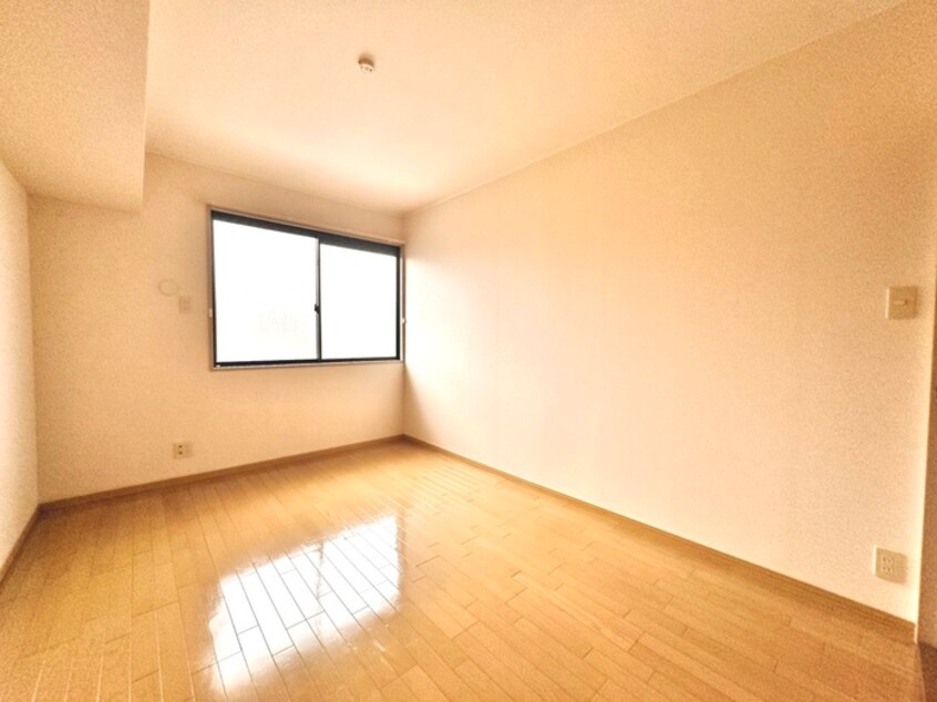 居室 ロイヤルガーデン愛子A