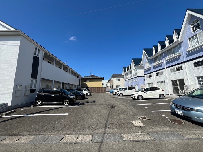 駐車場 ﾎﾜｲﾄｷｬｯｽﾙ六丁の目ﾋﾞﾚｼﾞB棟