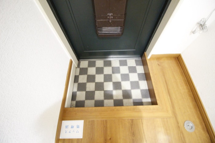 玄関 ﾎﾜｲﾄｷｬｯｽﾙ六丁の目ﾋﾞﾚｼﾞB棟