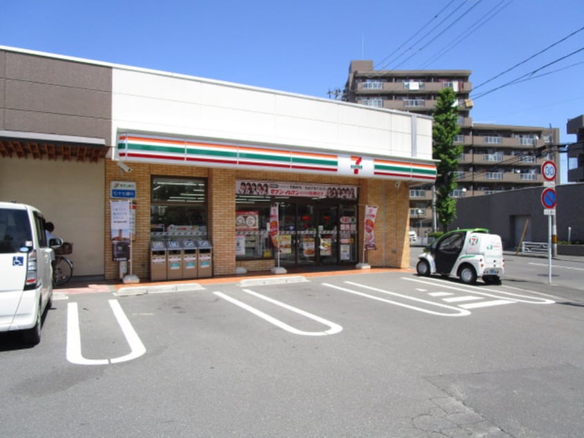 セブンイレブン(コンビニ)まで890m プレドフルール