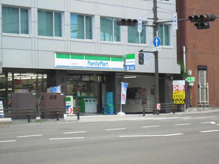ファミリーマート　本町二丁目店(コンビニ)まで190m カ－サ・デ・セントロ