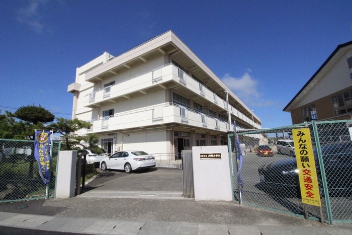 仙台市立六郷小学校(小学校)まで1400m サンシャインSATOⅢ