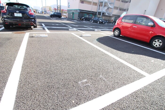 駐車場 メリディアンなないろの里弐番館