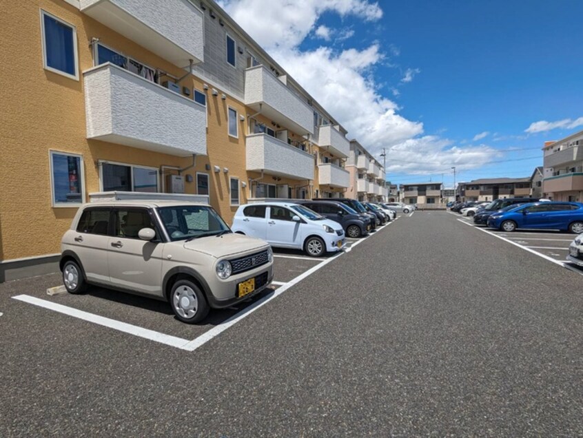 駐車場 メリディアンなないろの里弐番館