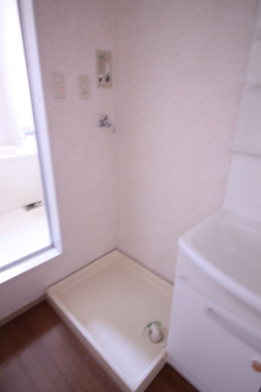 洗濯機置場 イ－ストヴィレッジ　Ａ