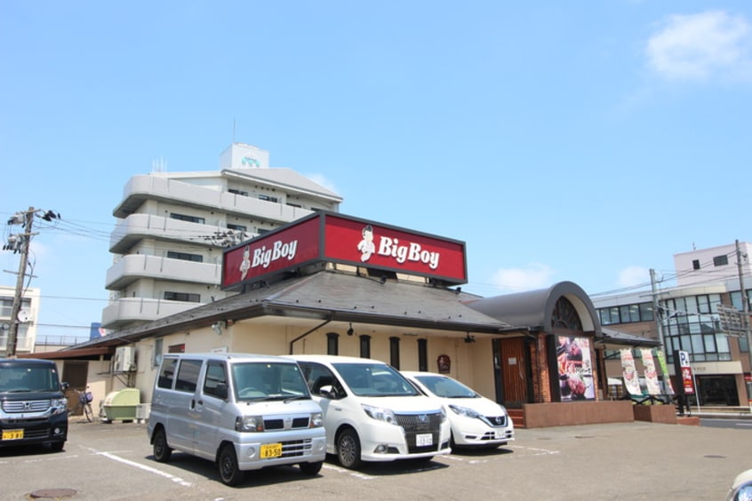 ビッグボーイ仙台宮千代店(その他飲食（ファミレスなど）)まで180m ﾎﾜｲﾄｷｬｯｽﾙ宮千代ビレジＢ棟