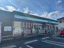ファミリーマート 船岡東四丁目店(コンビニ)まで2700m フロントリヴァーB