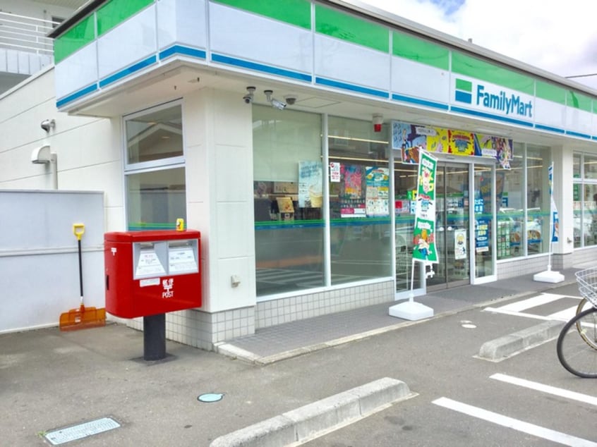 ファミリーマート　仙台小田原五丁目店(コンビニ)まで450m サゥ－ヂビバⅠ