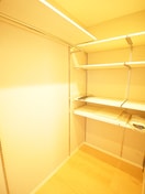 収納 荒井七丁目貸家