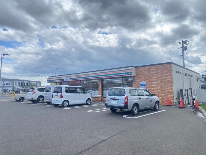 セブンイレブン(コンビニ)まで550m リエス長町南