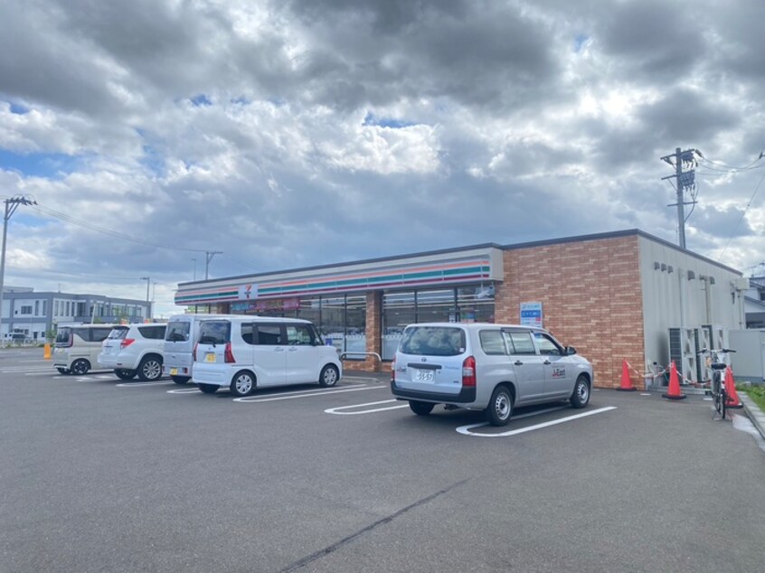 セブンイレブン(コンビニ)まで550m リエス長町南