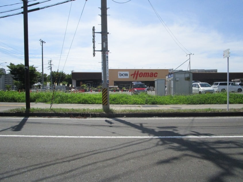 DCM　多賀城東店(電気量販店/ホームセンター)まで592m カナール・レジデンス笠神