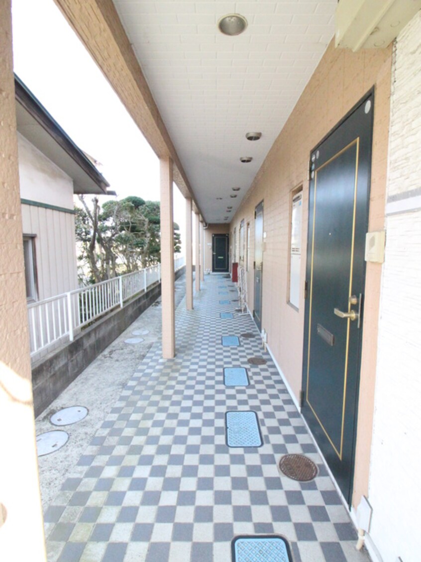 エントランス部分 ホワイトキャッスル遠見塚７番館