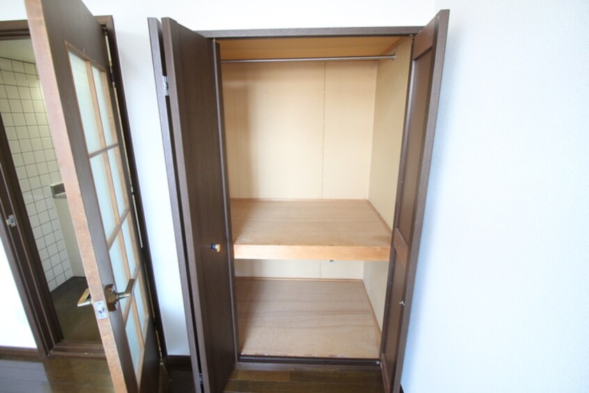 収納 ホワイトキャッスル遠見塚７番館