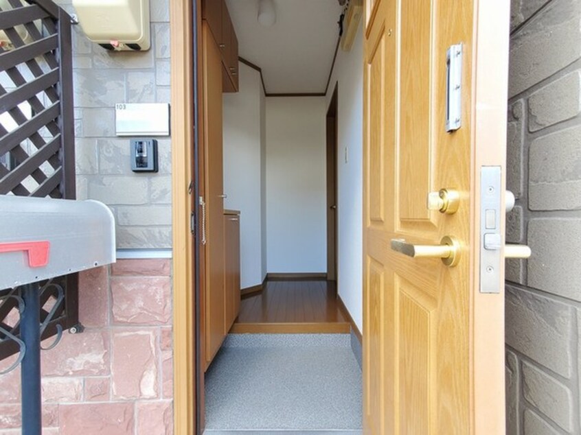 玄関 トゥー・ル・モンドＢ