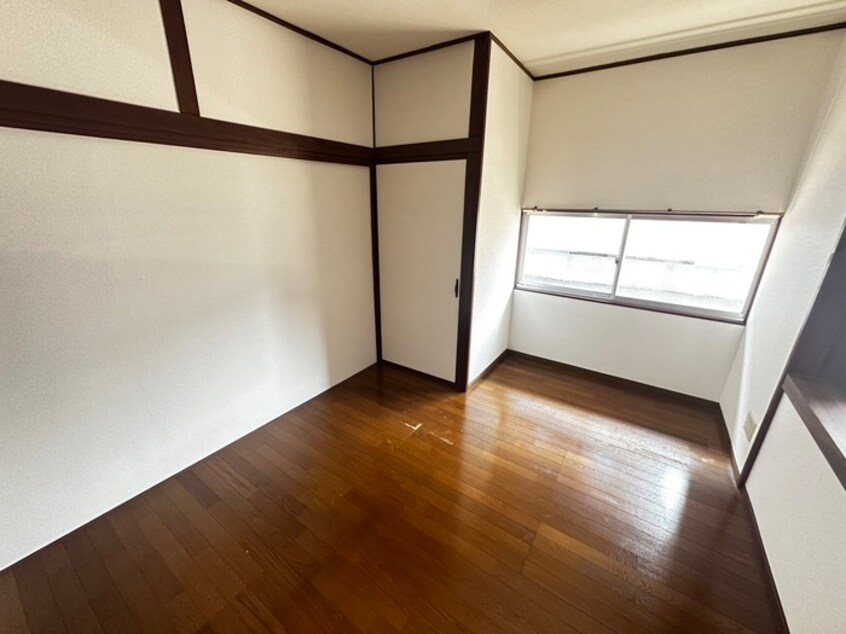 居室 新田四丁目貸家