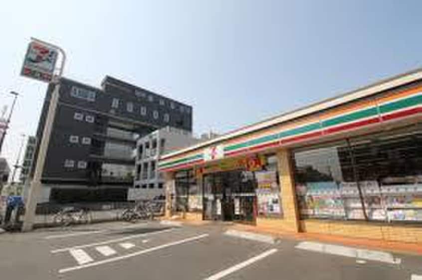 セブンイレブン(コンビニ)まで846m グランシャトレ－