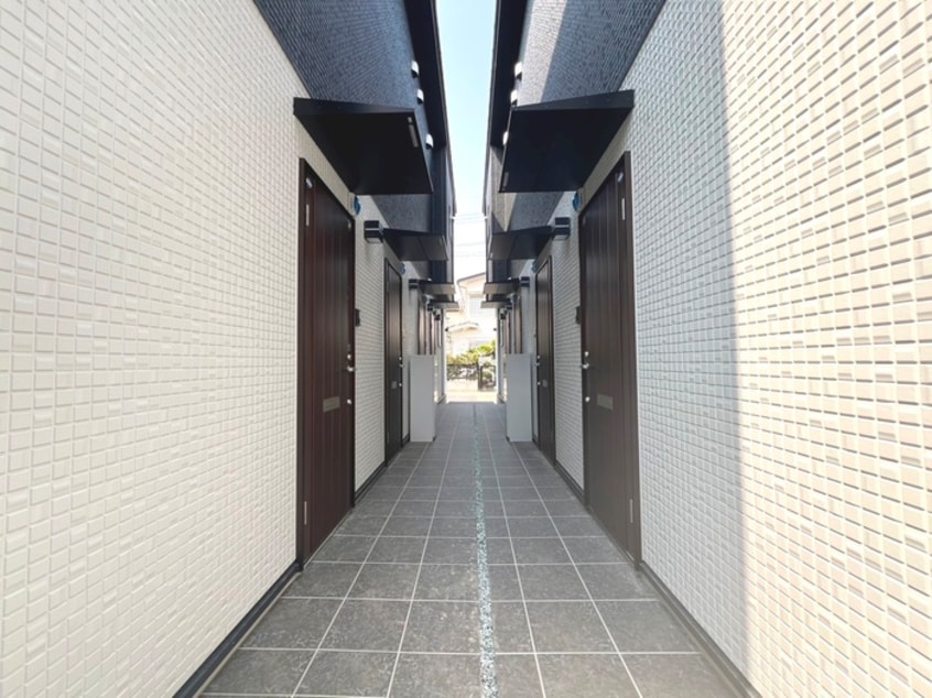 エントランス部分 ラフィネ南小泉