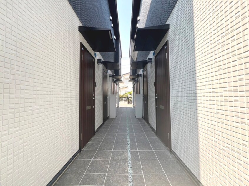エントランス部分 ラフィネ南小泉
