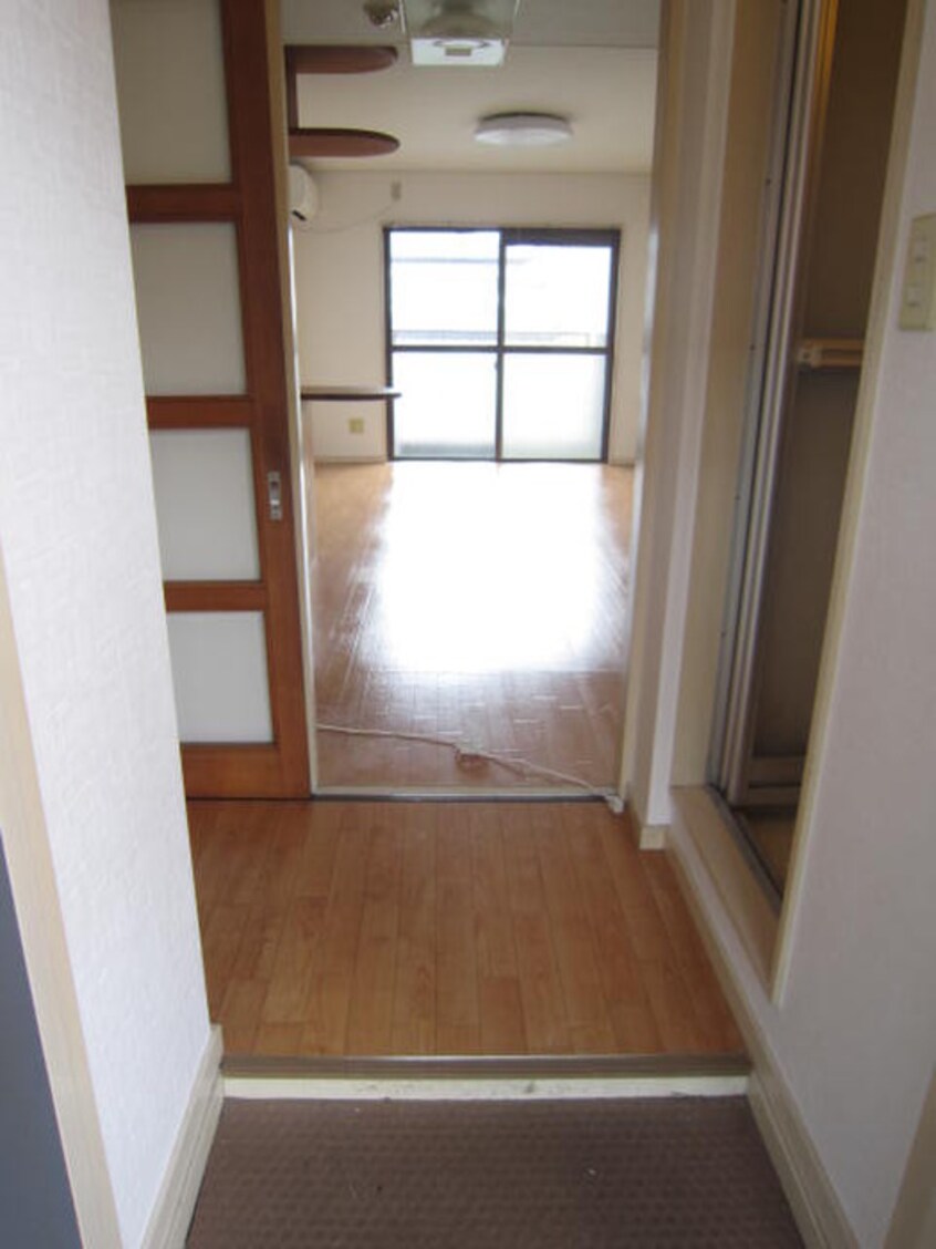 玄関 ロイヤルハイツ東八