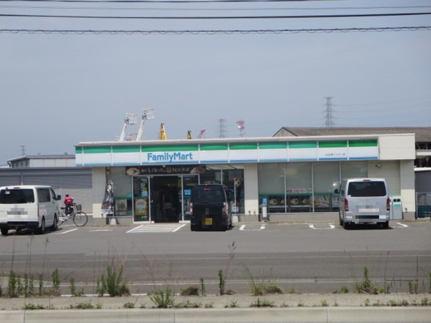 ファミリーマート 仙台港インター店(コンビニ)まで650m プリエ白鳥