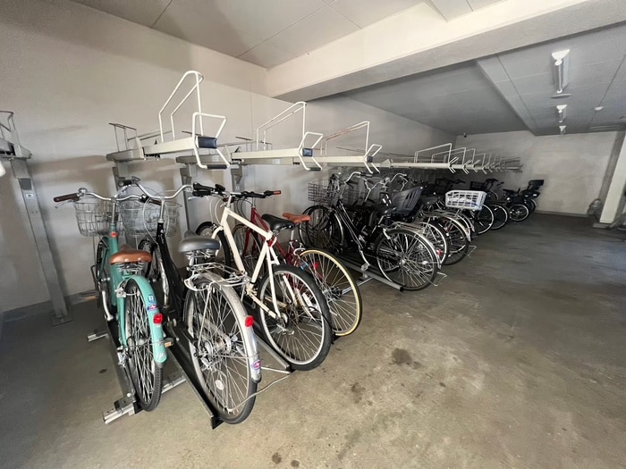 駐輪場 ｸﾞﾗﾝｼﾞｭ-ﾙﾏﾝｼｮﾝ高砂駅前