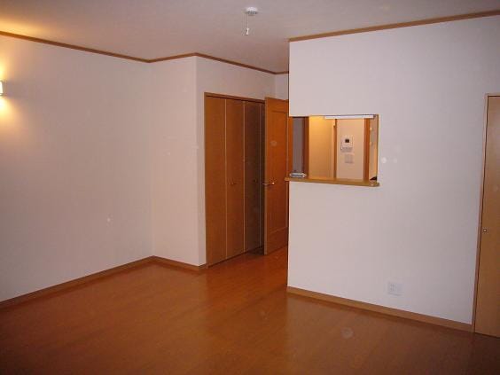 居室 レヴァム－ル中島丁